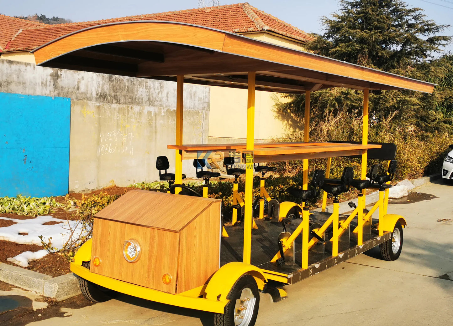 Customized Street  Leisure Food Bicycle Beer Snacks Cart Bicycle Sightseeing Party Bus