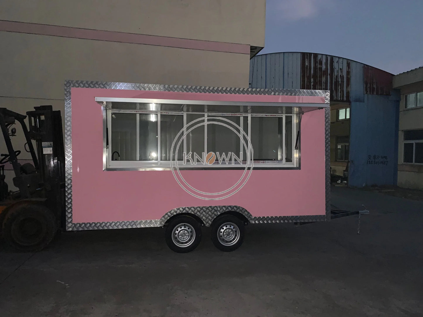 CE and Dot Factory 13Ft Customized Food Cart Snack Fried Chicken Customized Freezer Food Trailer with 2 Sinks