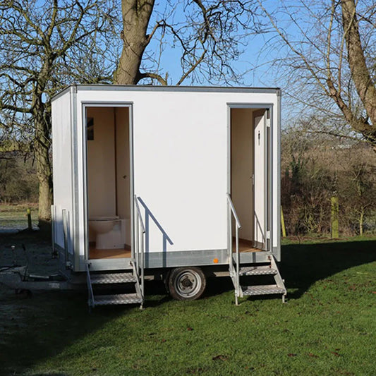 Nouvelle maison préfabriquée à 2 stations Salle de bain portable Salles de douche Camping extérieur Toilettes mobiles Remorque Remorque de toilettes de luxe avec DOT