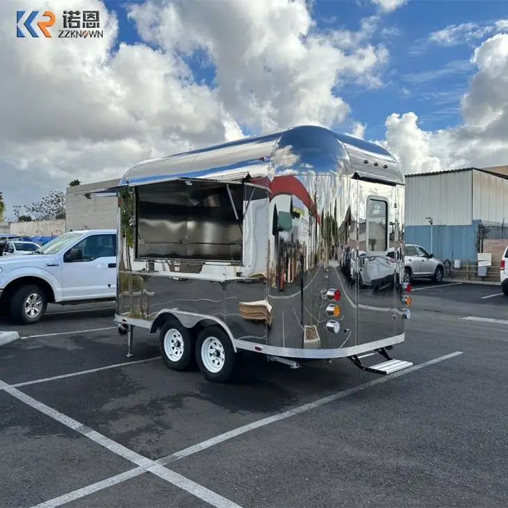 Nouveau kiosque à café Pizza BBQ Chariot à crème glacée Équipement de restaurant Concession Remorque alimentaire Airstream Food Truck avec cuisine complète