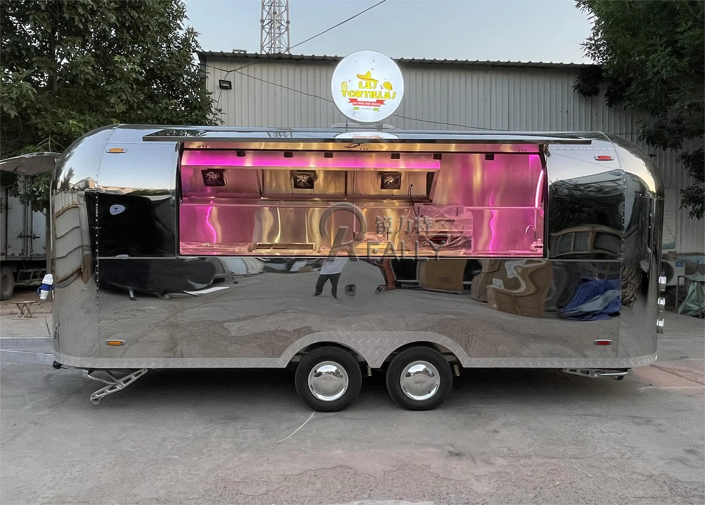 2024 Outdoor Mobile Airstream Food Trailer China Fast Food Cart Ice Cream Food Truck for Sale in American